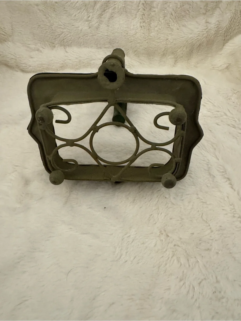 Decorative Metal Garden Faucet Hook with Tray - Red & Olive Green